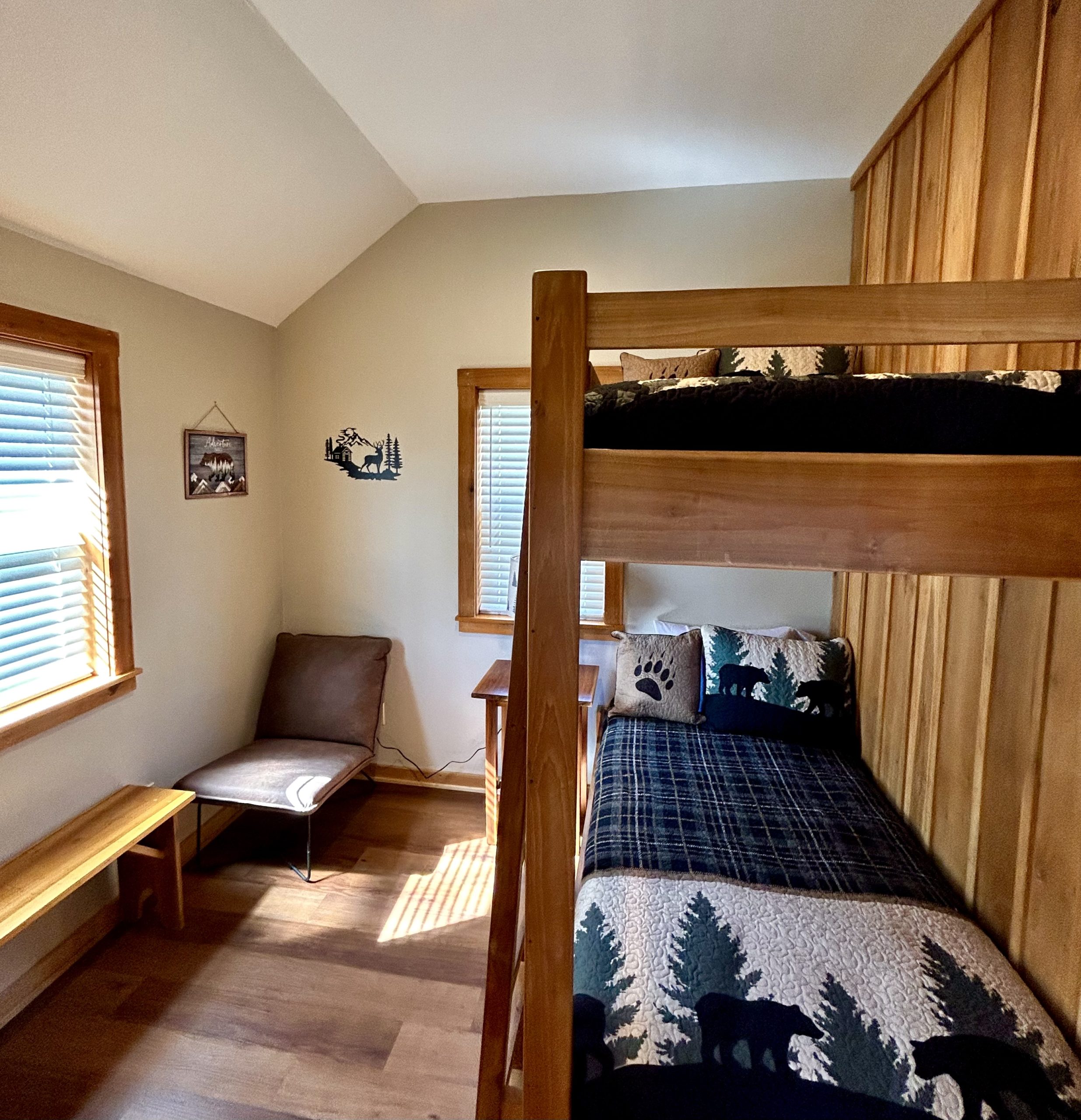 "Wilderness Retreat" Cabin 1-Second Bedroom Twin Bunk Beds