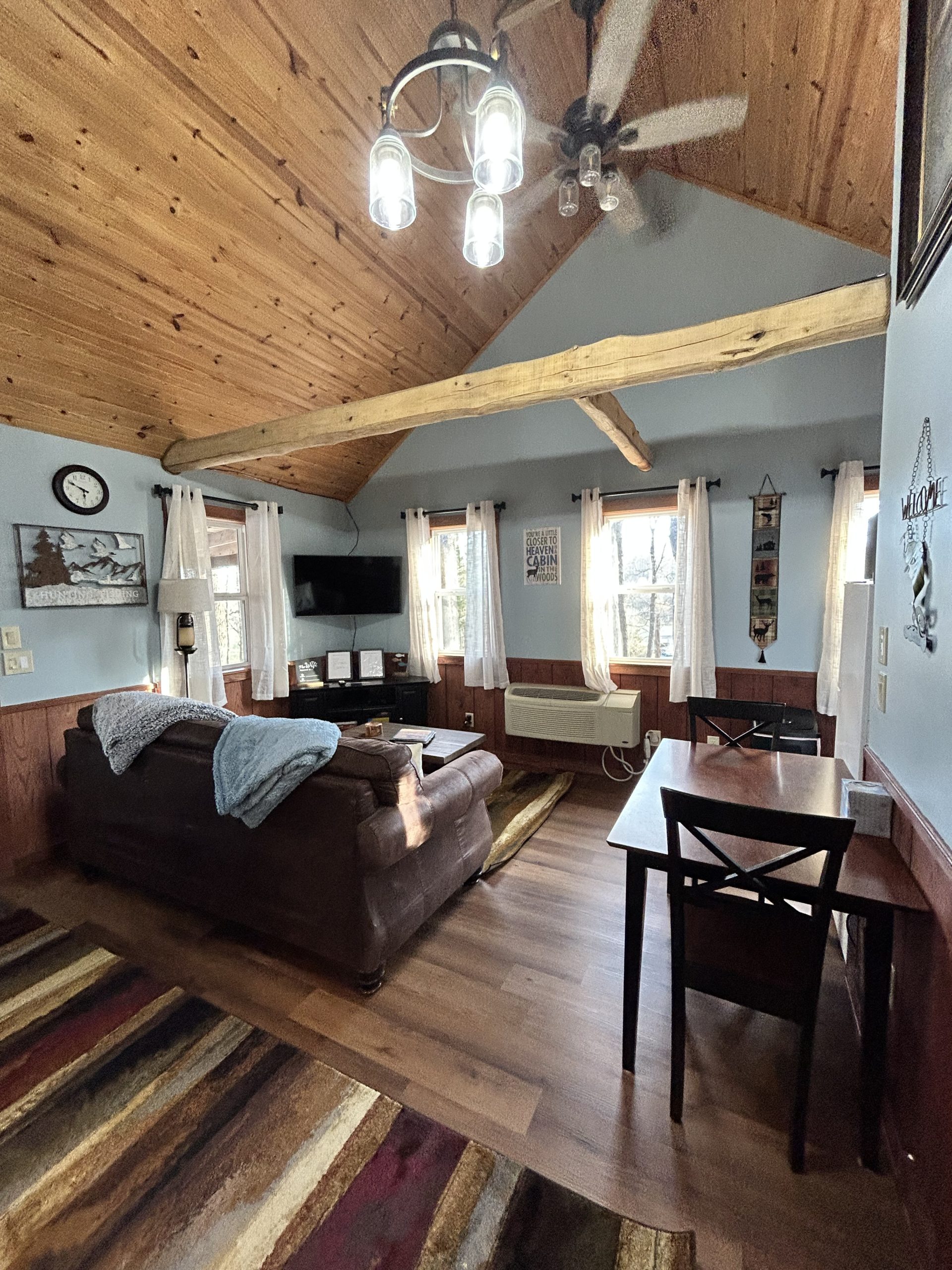 "Fishing Hole" Cabin 2 Main Living Room Area
